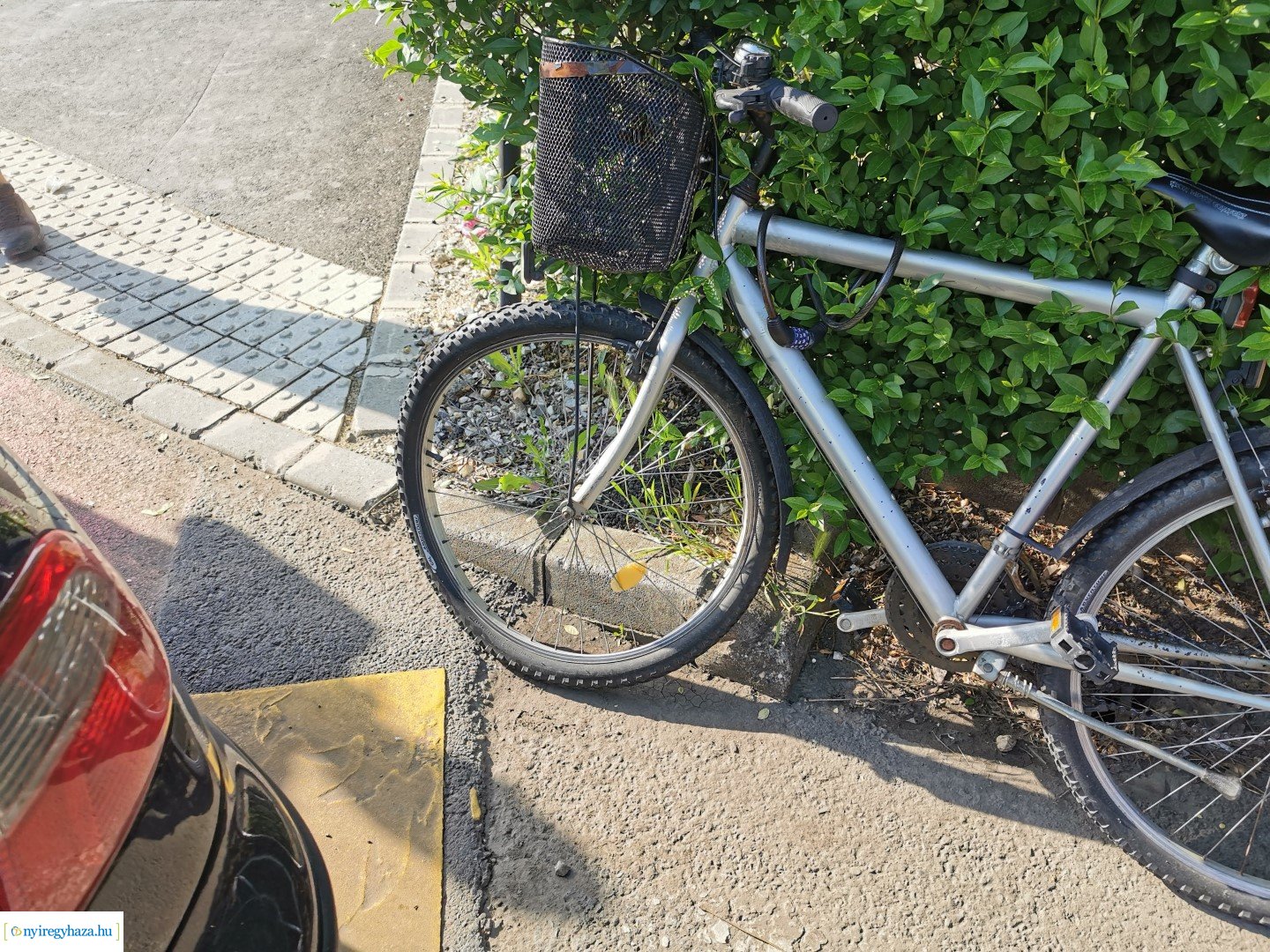 Kerékpáros ütközött autóssal