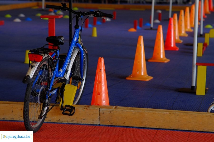 Kerékpáros vetélkedő a Városi Jégpályán