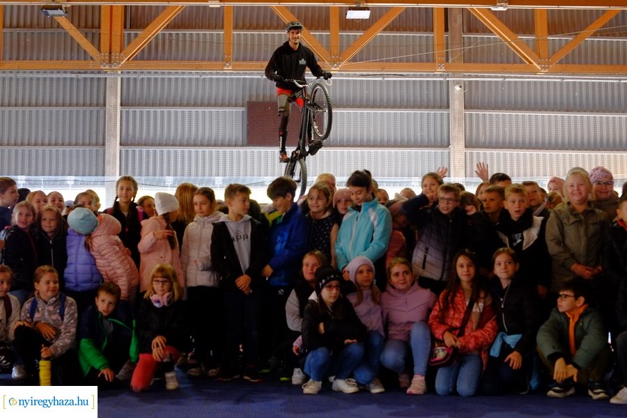 Kerékpáros vetélkedő a Városi Jégpályán