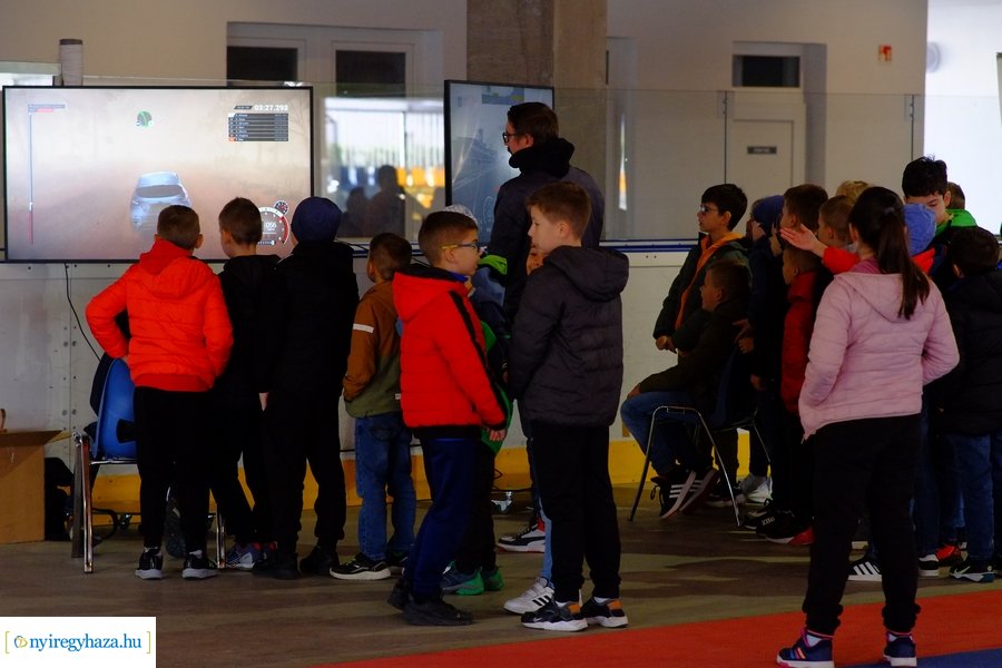 Kerékpáros vetélkedő a Városi Jégpályán