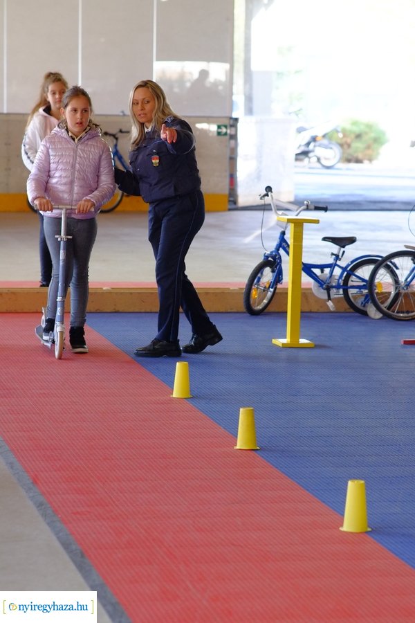Kerékpáros vetélkedő a Városi Jégpályán