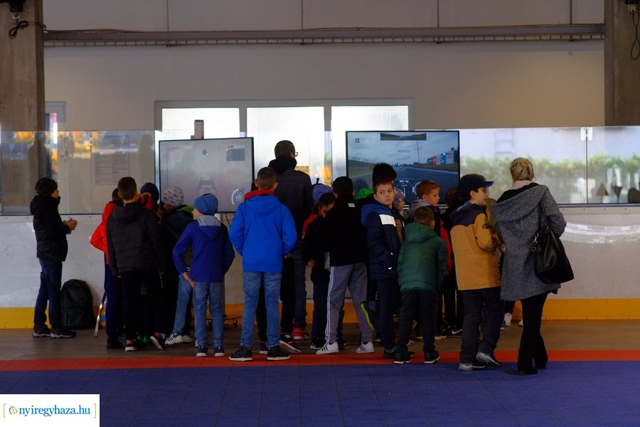 Kerékpáros vetélkedő a Városi Jégpályán