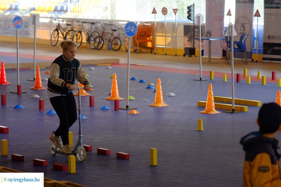 Kerékpáros vetélkedő a Városi Jégpályán