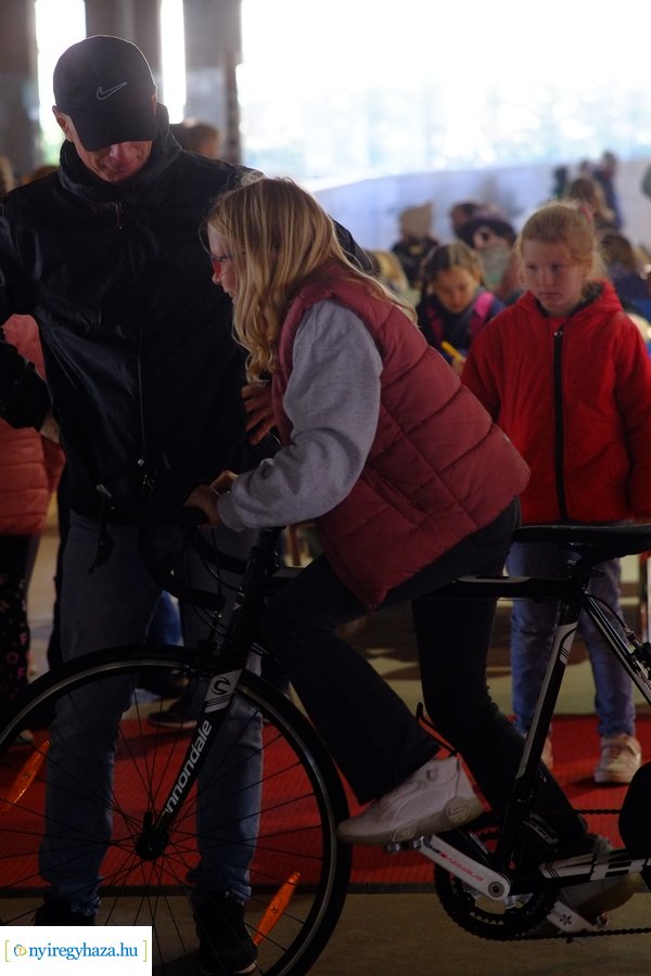 Kerékpáros vetélkedő a Városi Jégpályán