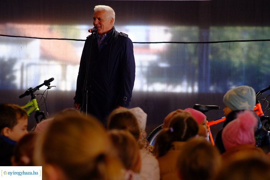 Kerékpáros vetélkedő a Városi Jégpályán