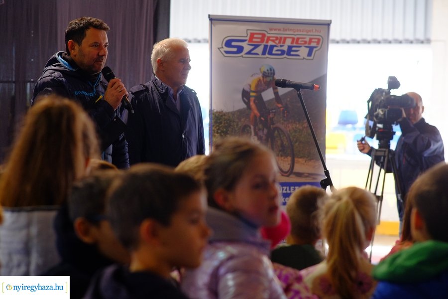 Kerékpáros vetélkedő a Városi Jégpályán