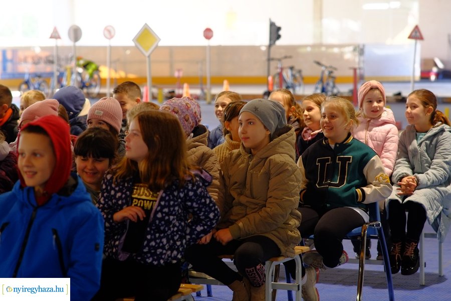 Kerékpáros vetélkedő a Városi Jégpályán