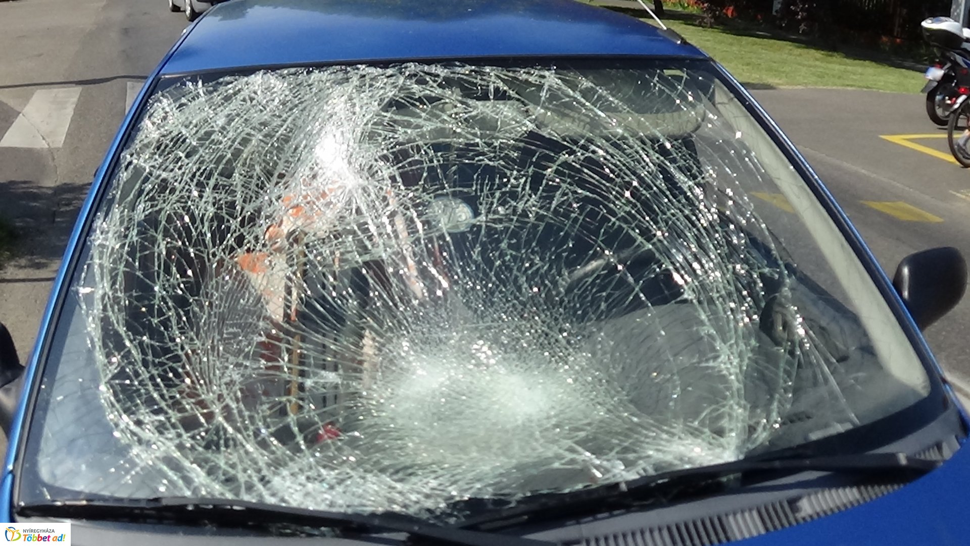 Kerékpárost gázoltak a Korányin – A figyelmetlen biciklis nem állt meg a STOP-nál