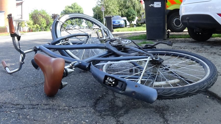 Kerékpárost gázoltak a Korányin – A figyelmetlen biciklis nem állt meg a STOP-nál