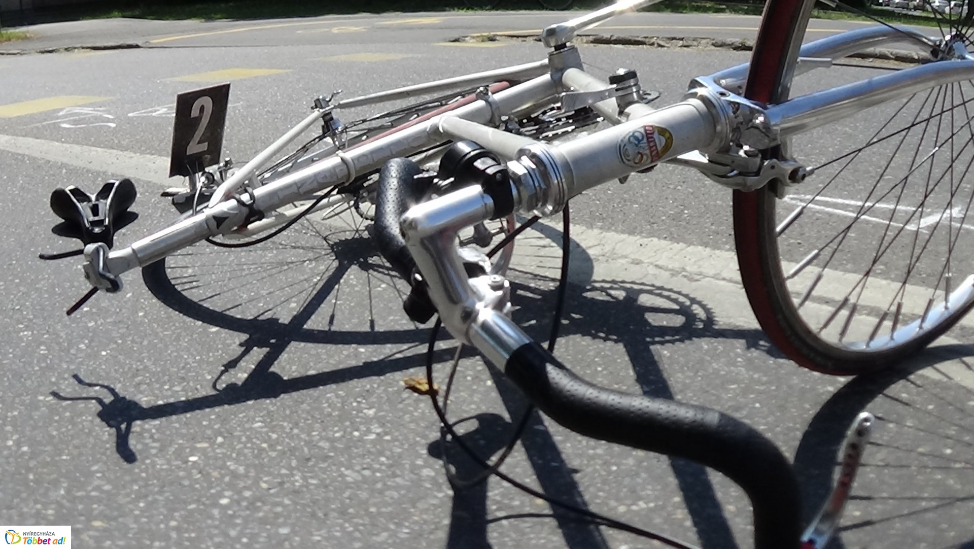 Kerékpárost gázoltak a Stadion utcán