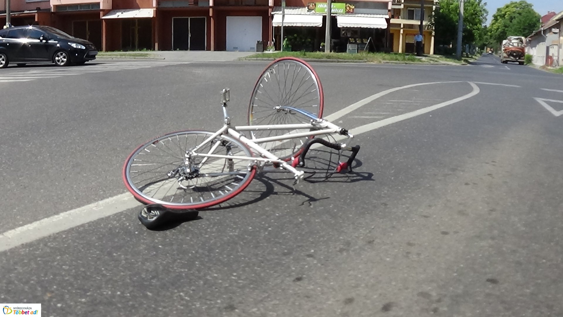 Kerékpárost gázoltak a Stadion utcán