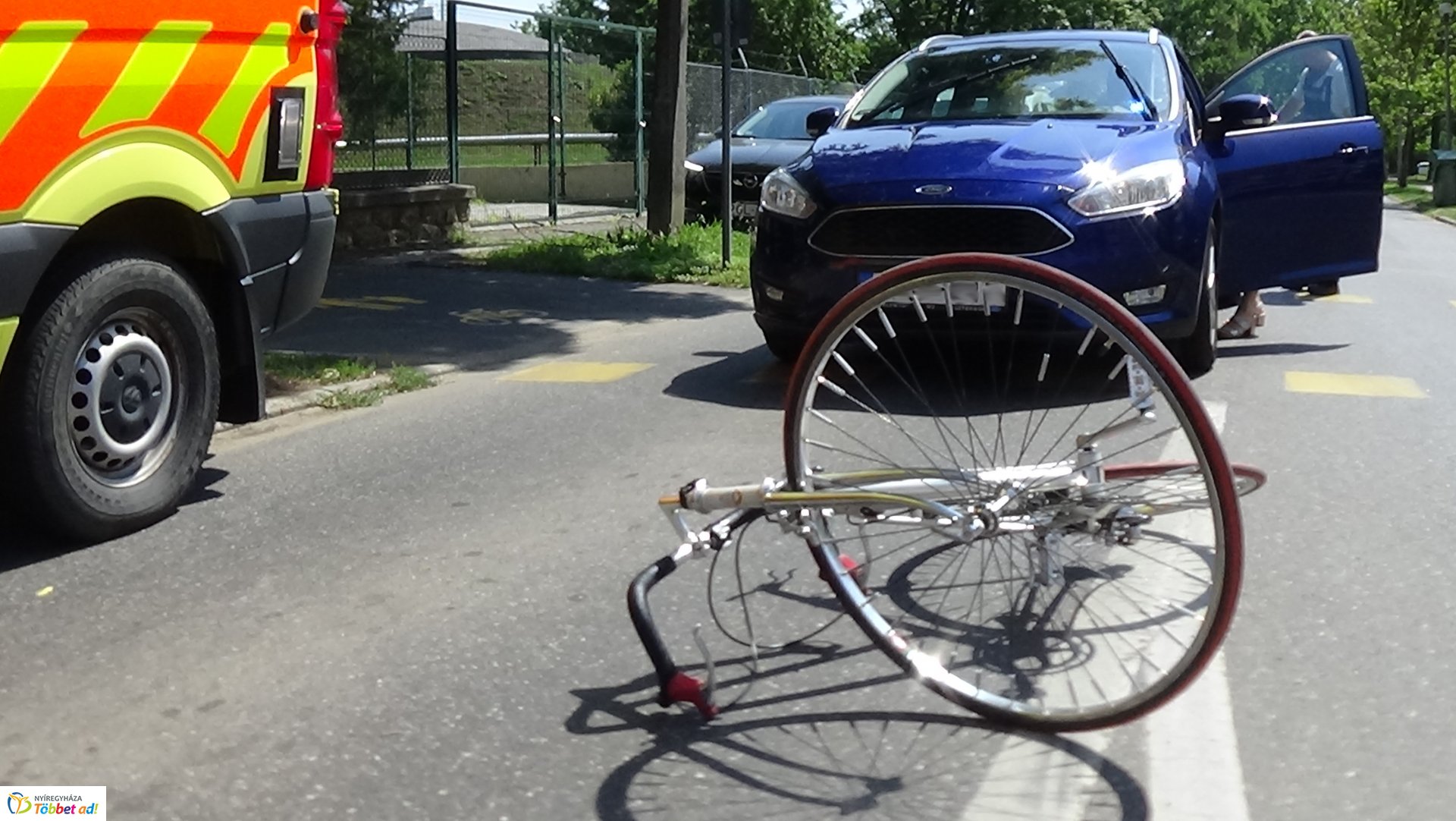 Kerékpárost gázoltak a Stadion utcán