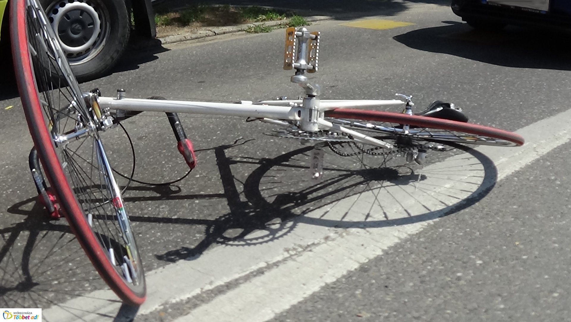 Kerékpárost gázoltak a Stadion utcán
