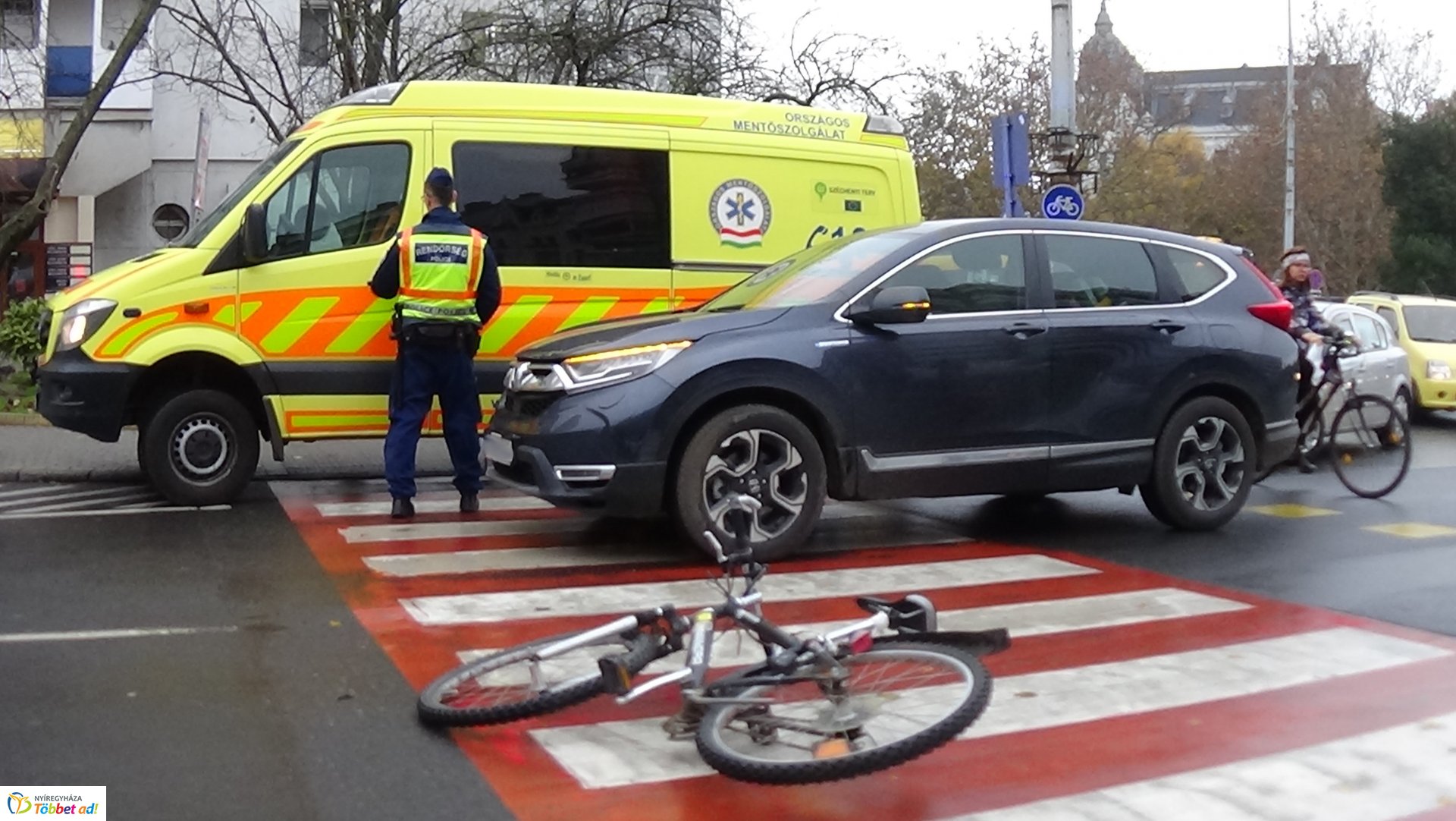 Kerékpárost gázoltak az Országzászló téren
