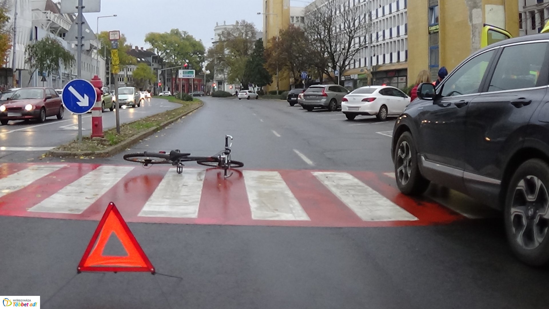 Kerékpárost gázoltak az Országzászló téren