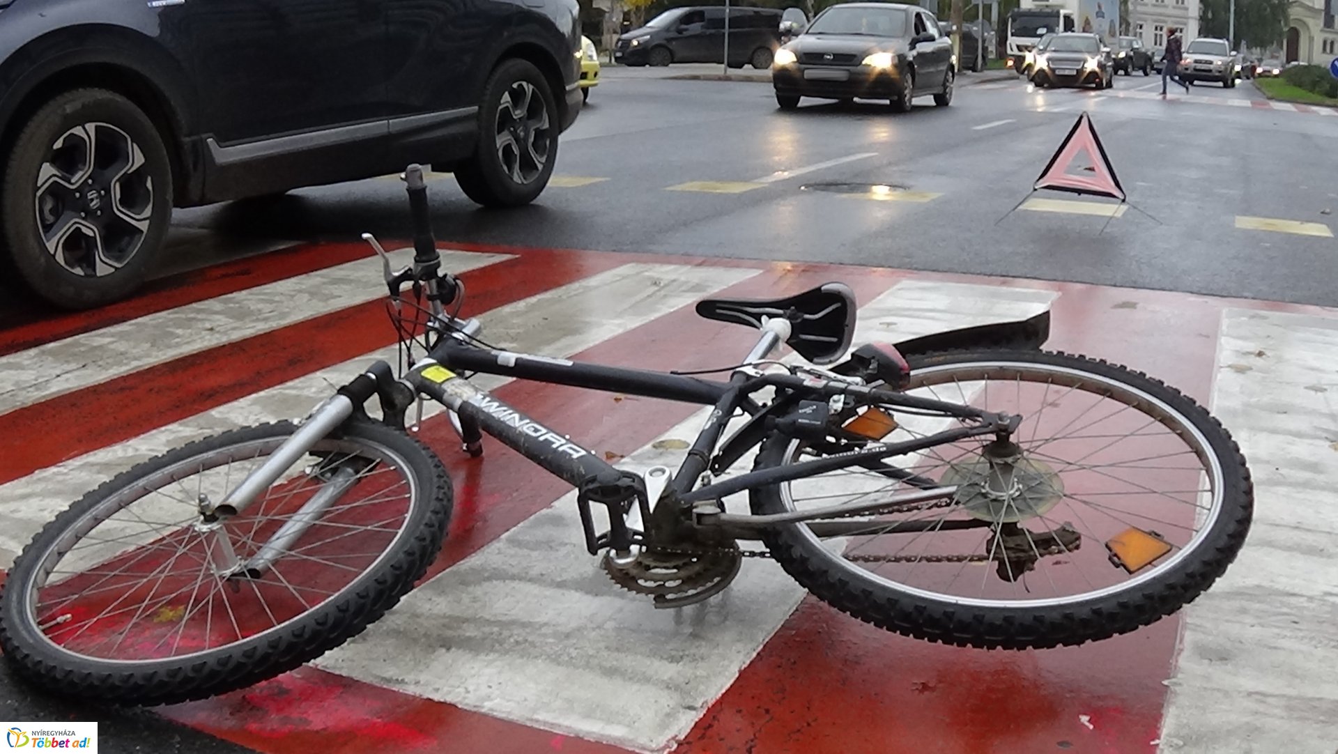 Kerékpárost gázoltak az Országzászló téren