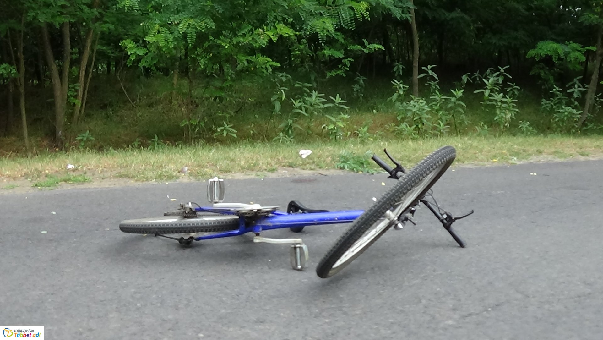 Kerékpárost gázoltak Levelek közelében