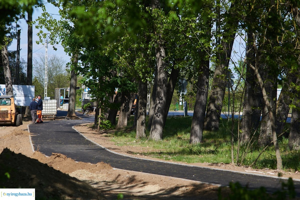 Kerékpárút építés Sóstón