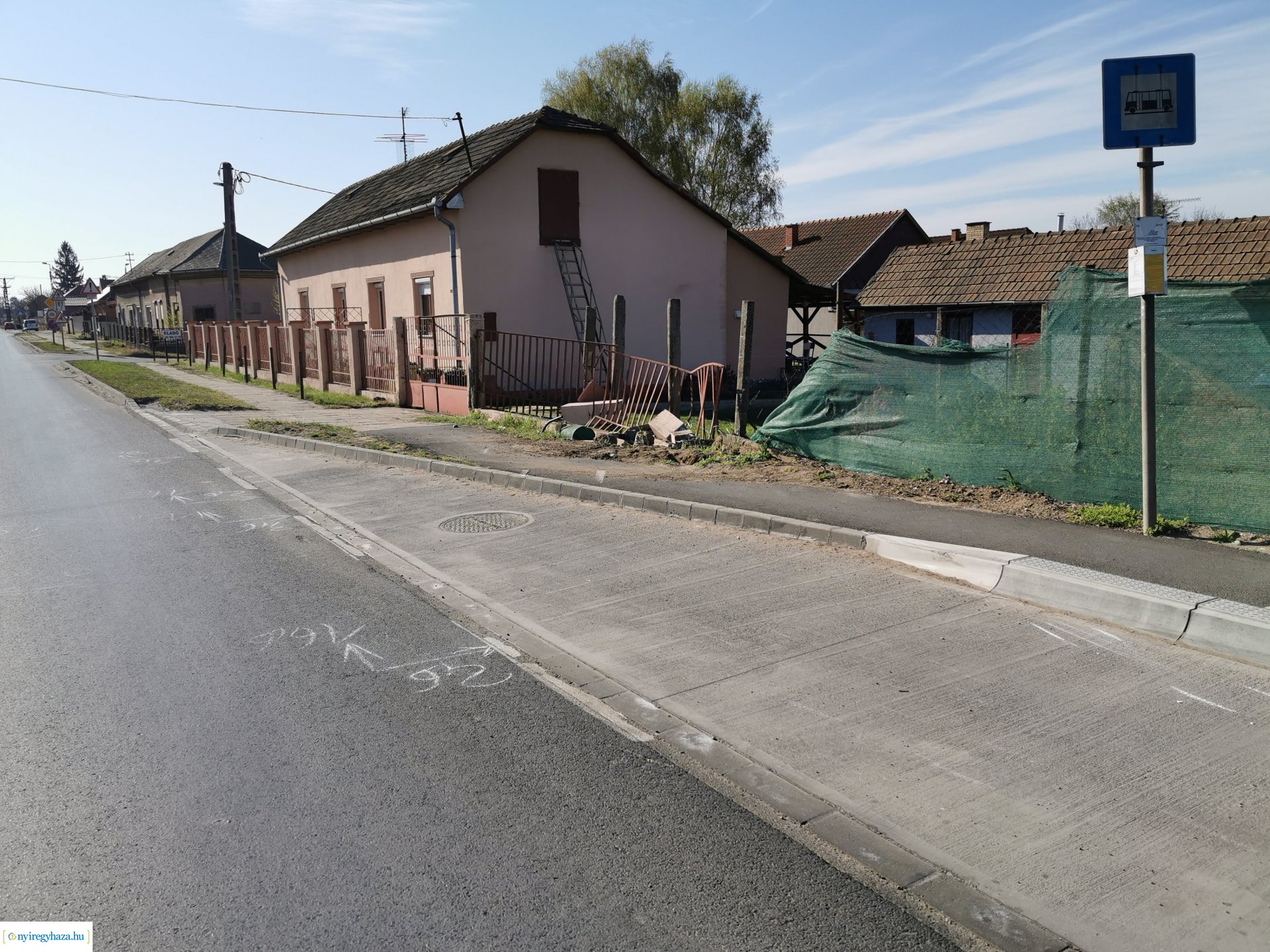 Kerítést döntött le