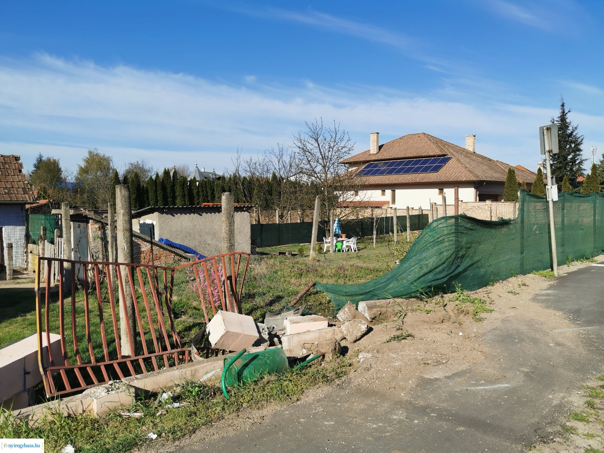 Kerítést döntött le