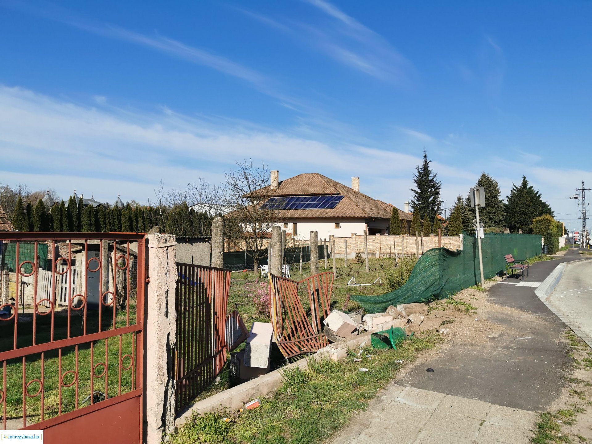 Kerítést döntött le