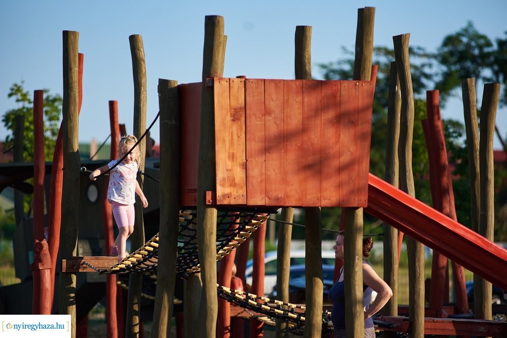 Kertvárosi játszótér 202007