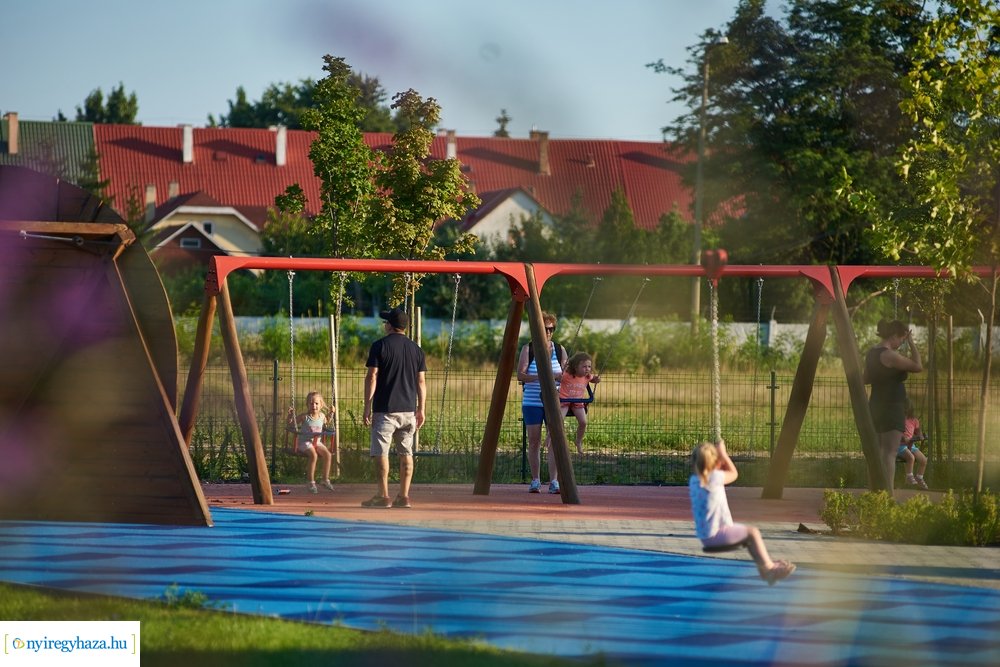 Kertvárosi játszótér 202007