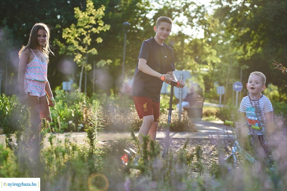 Kertvárosi játszótér 202007