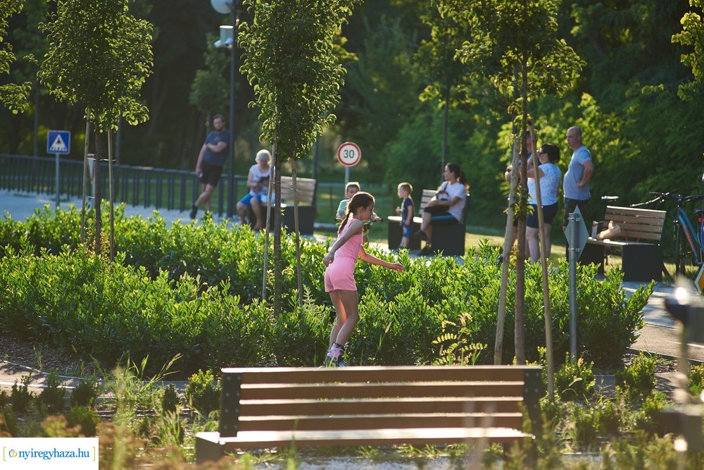 Kertvárosi játszótér 202007