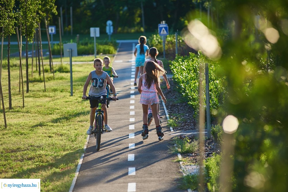 Kertvárosi játszótér 202007