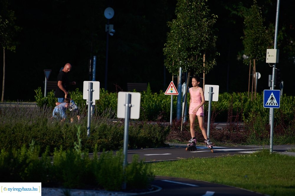 Kertvárosi játszótér 202007