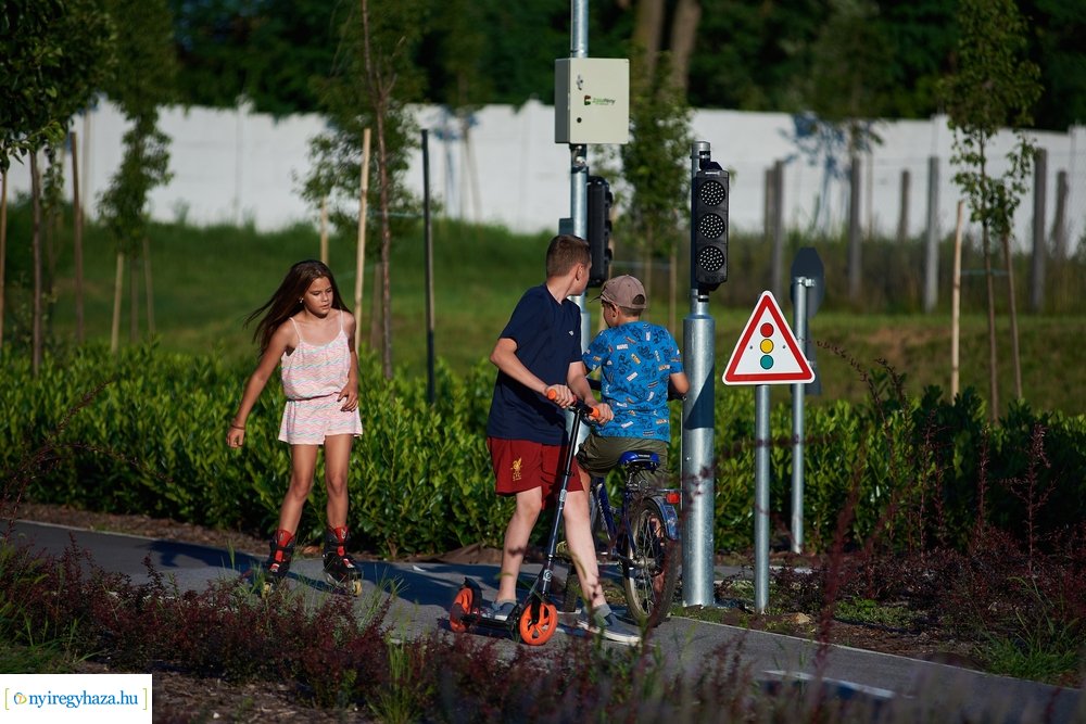 Kertvárosi játszótér 202007