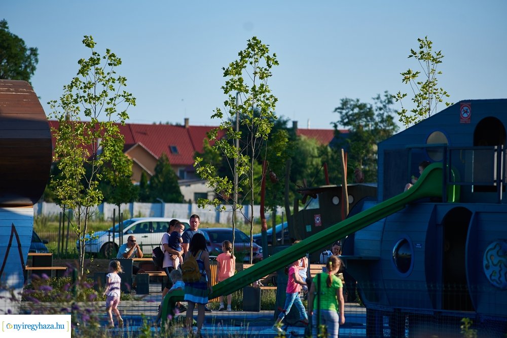 Kertvárosi játszótér 202007