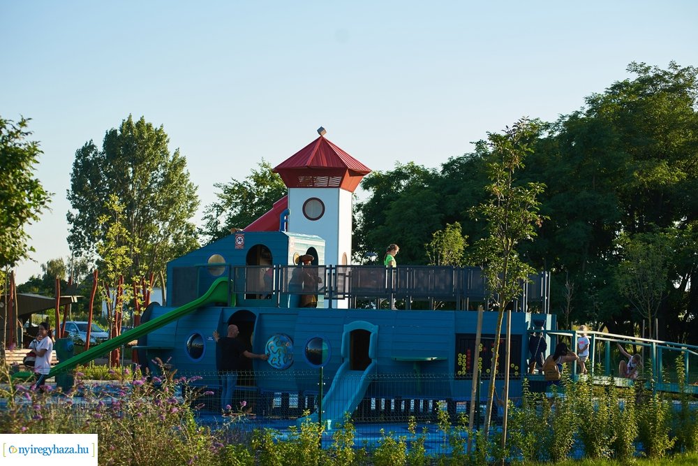 Kertvárosi játszótér 202007