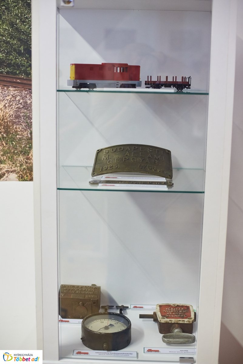 Keskeny nyomtáv, széles mosoly - emlékkiállítás a Kállay Gyűjteményben