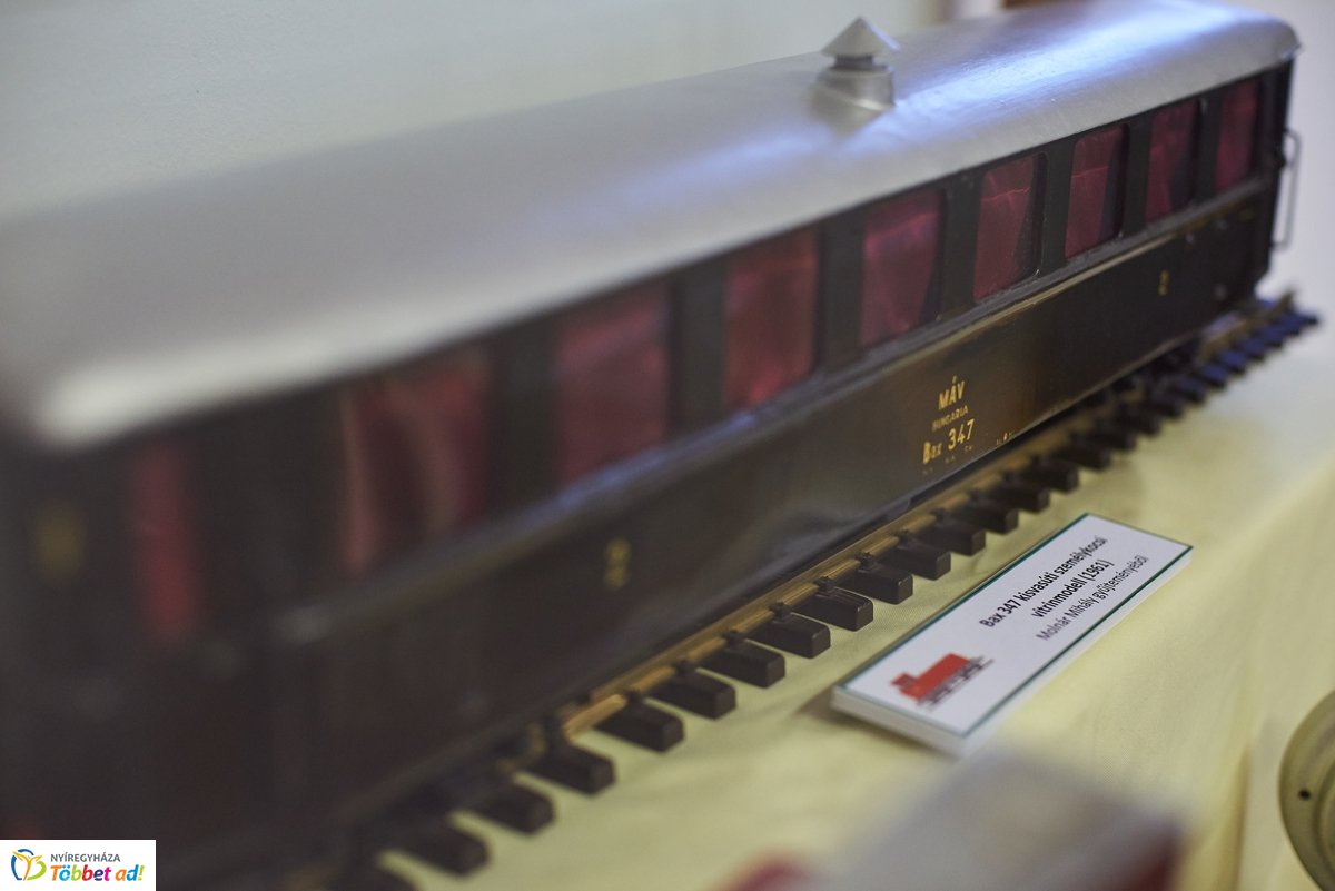 Keskeny nyomtáv, széles mosoly - emlékkiállítás a Kállay Gyűjteményben