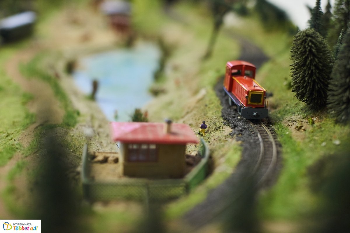 Keskeny nyomtáv, széles mosoly - emlékkiállítás a Kállay Gyűjteményben