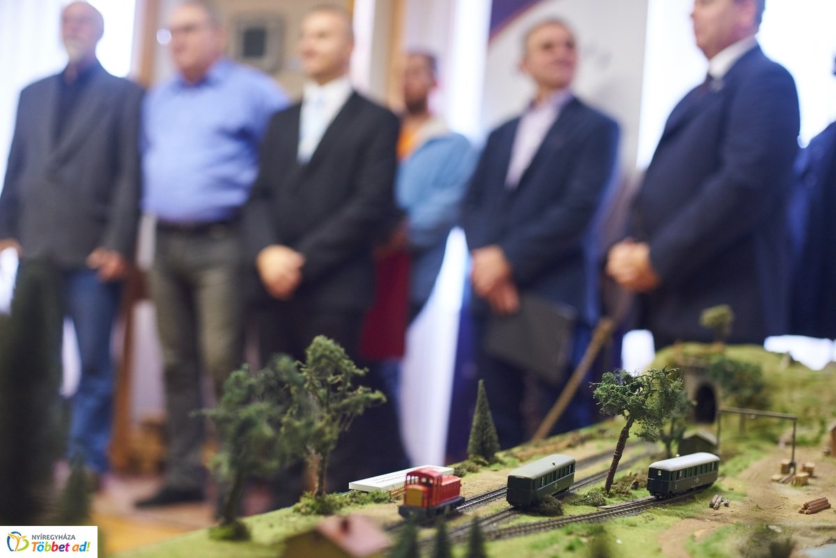 Keskeny nyomtáv, széles mosoly - emlékkiállítás a Kállay Gyűjteményben