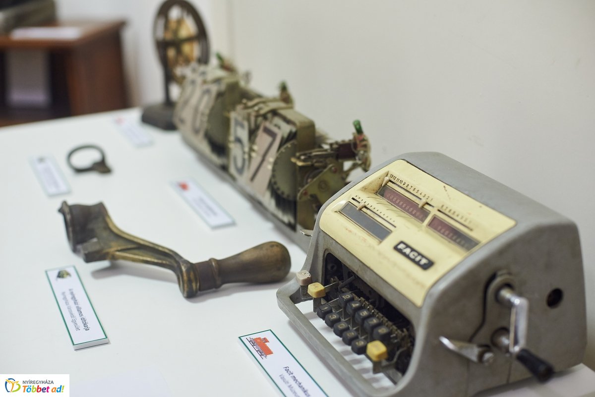 Keskeny nyomtáv, széles mosoly - emlékkiállítás a Kállay Gyűjteményben