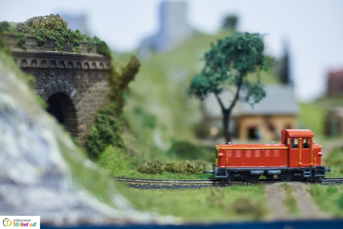 Keskeny nyomtáv, széles mosoly - emlékkiállítás a Kállay Gyűjteményben