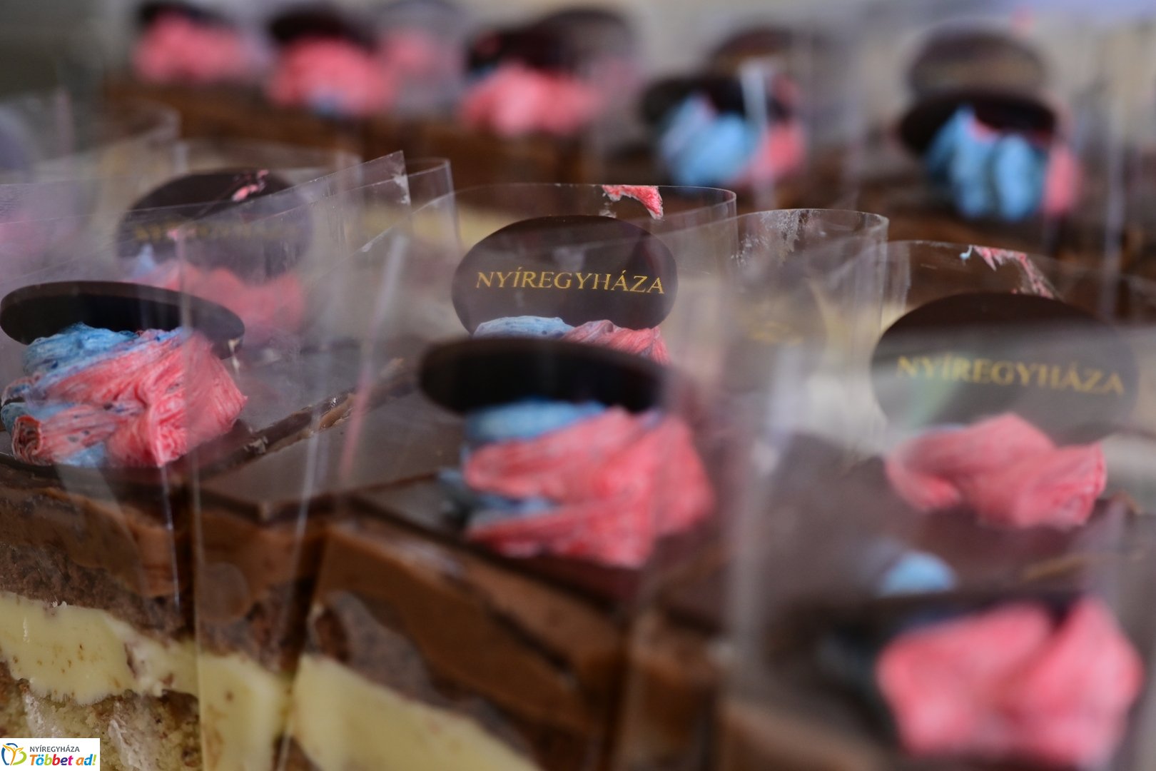 Készül a város tortája a Sipkayban 2025 májusában