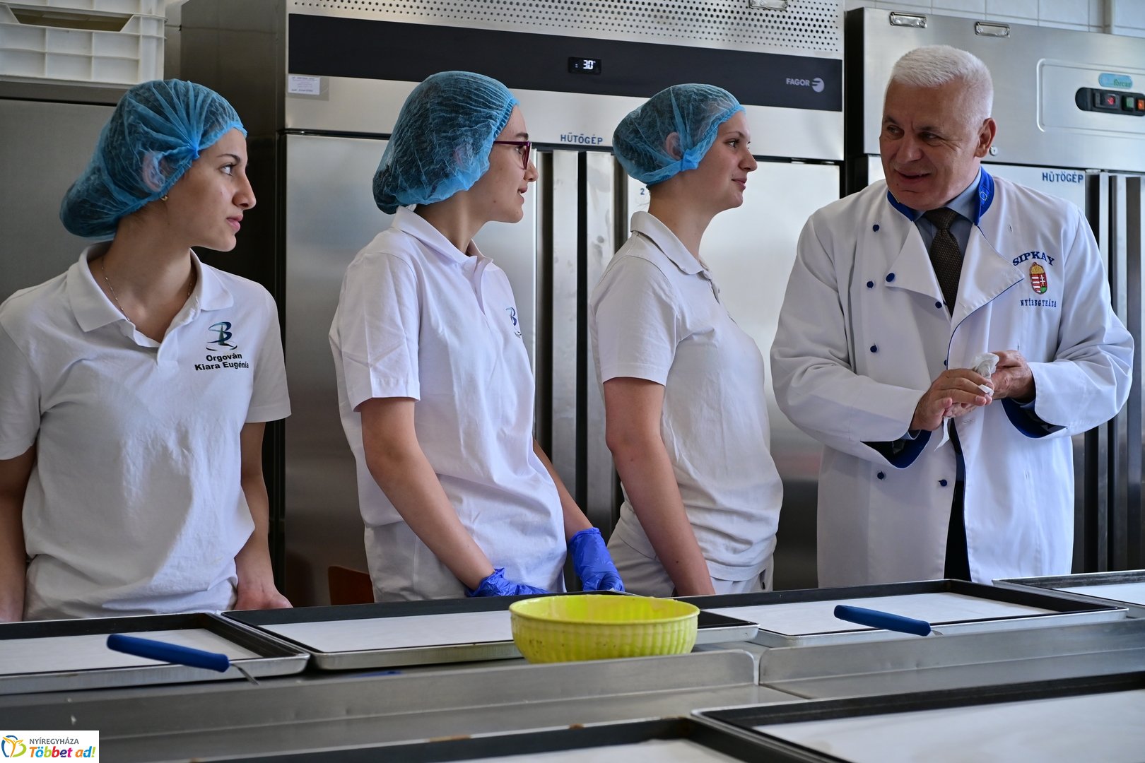 Készül a város tortája a Sipkayban 2025 májusában