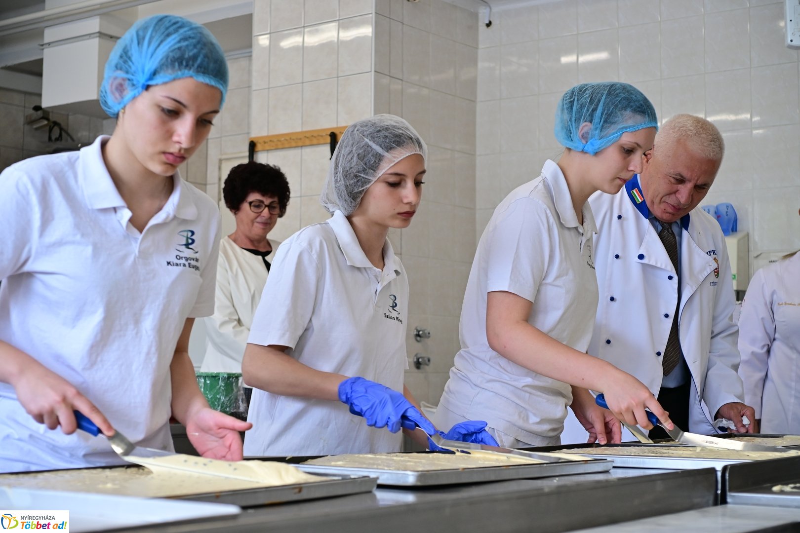 Készül a város tortája a Sipkayban 2025 májusában