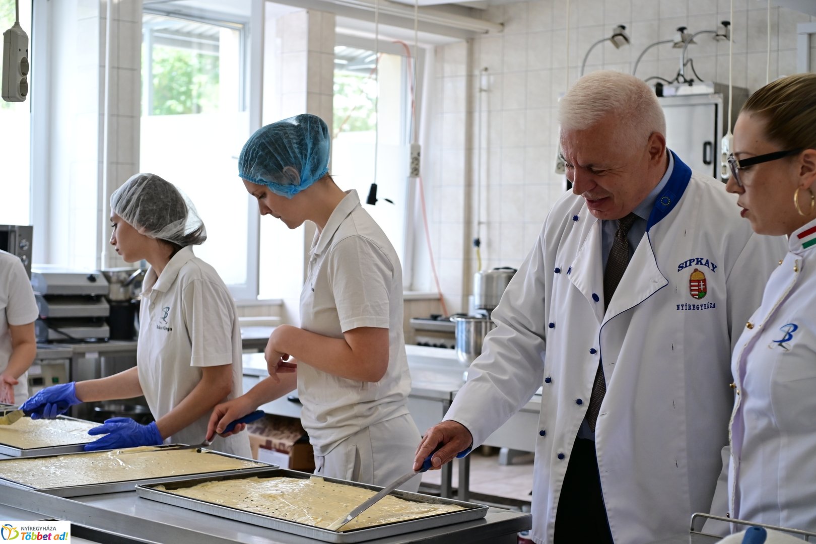 Készül a város tortája a Sipkayban 2025 májusában