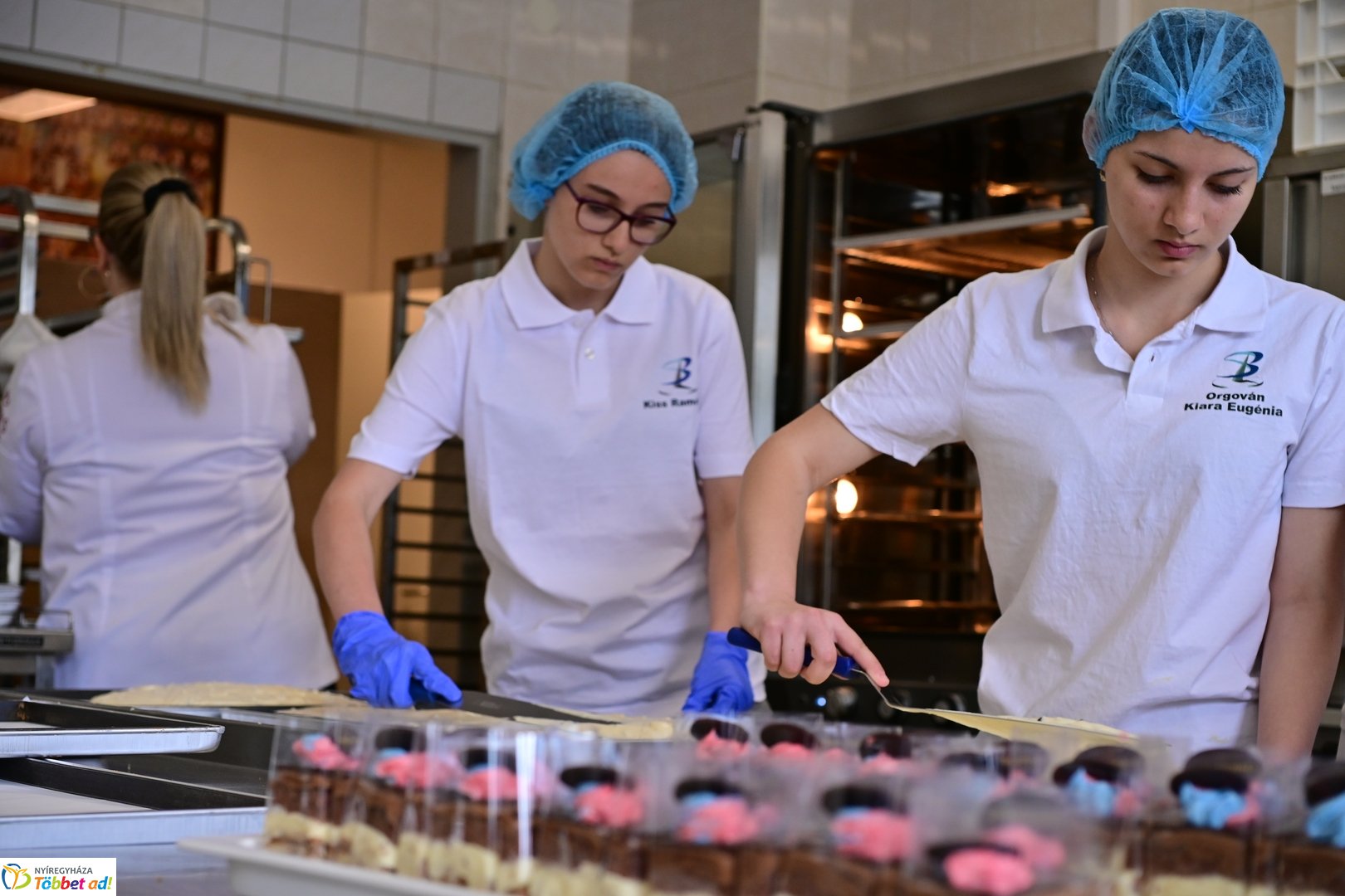 Készül a város tortája a Sipkayban 2025 májusában