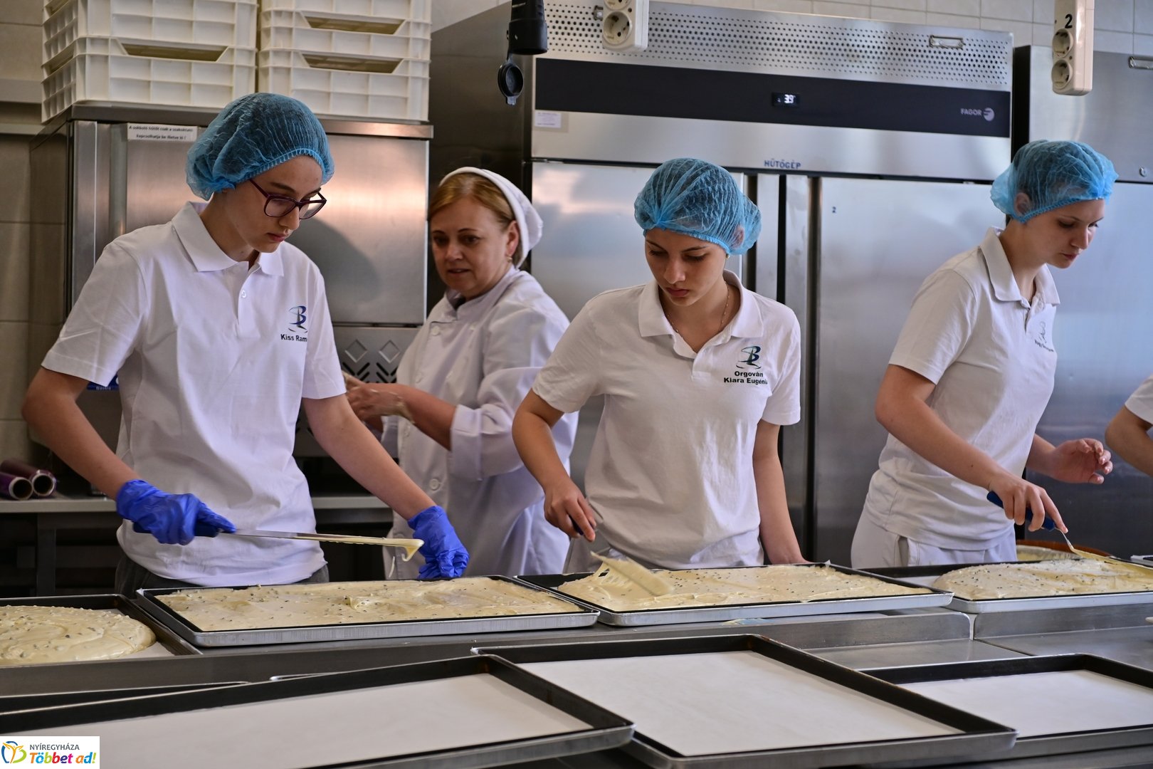 Készül a város tortája a Sipkayban 2025 májusában