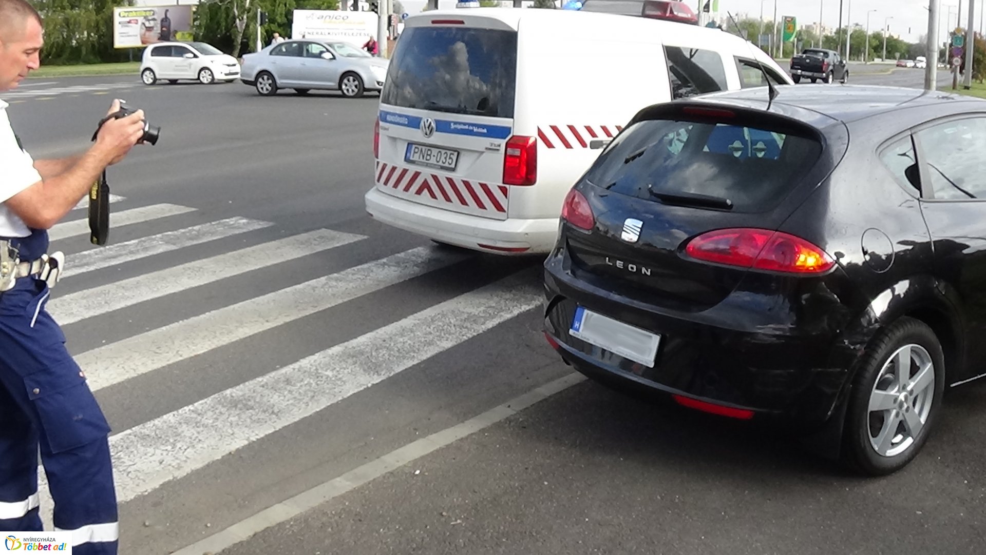 Két autó karambolozott hétfő délután a Pazonyi és a Hunyadi utca jelzőlámpás kereszteződésénél