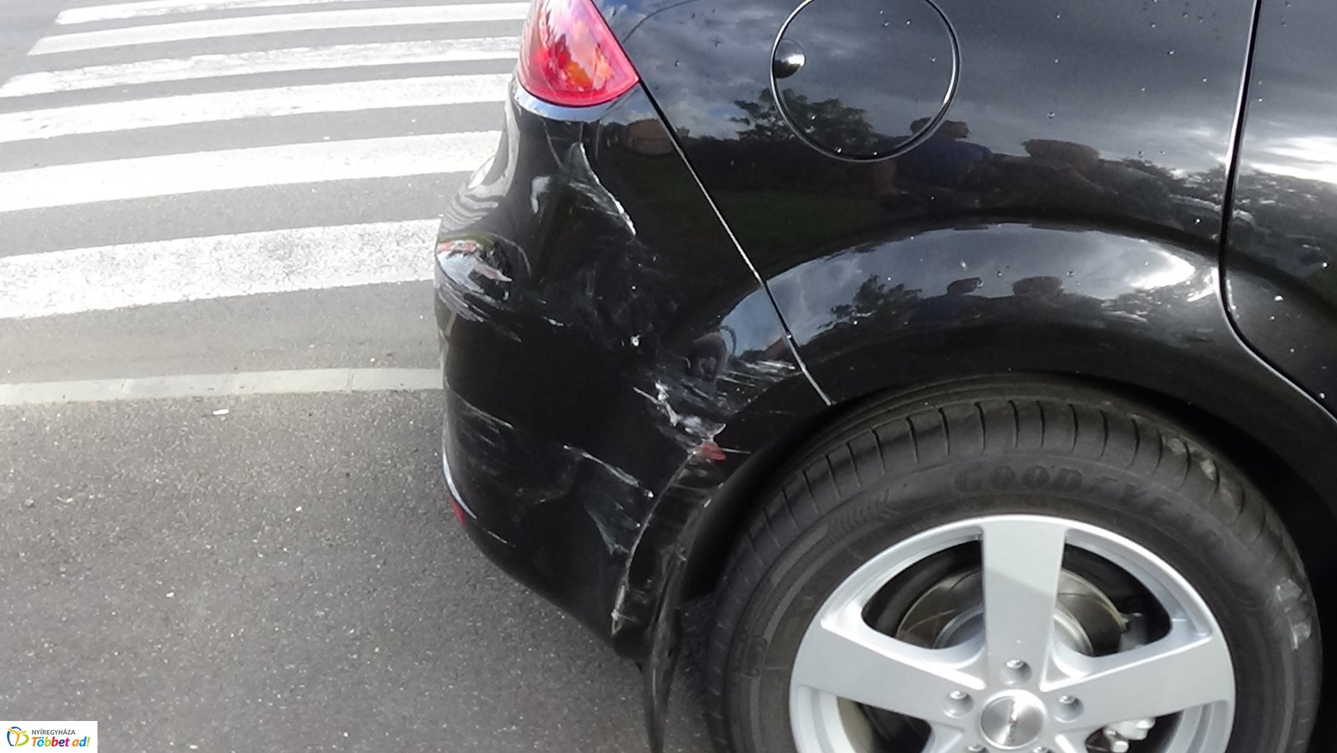 Két autó karambolozott hétfő délután a Pazonyi és a Hunyadi utca jelzőlámpás kereszteződésénél