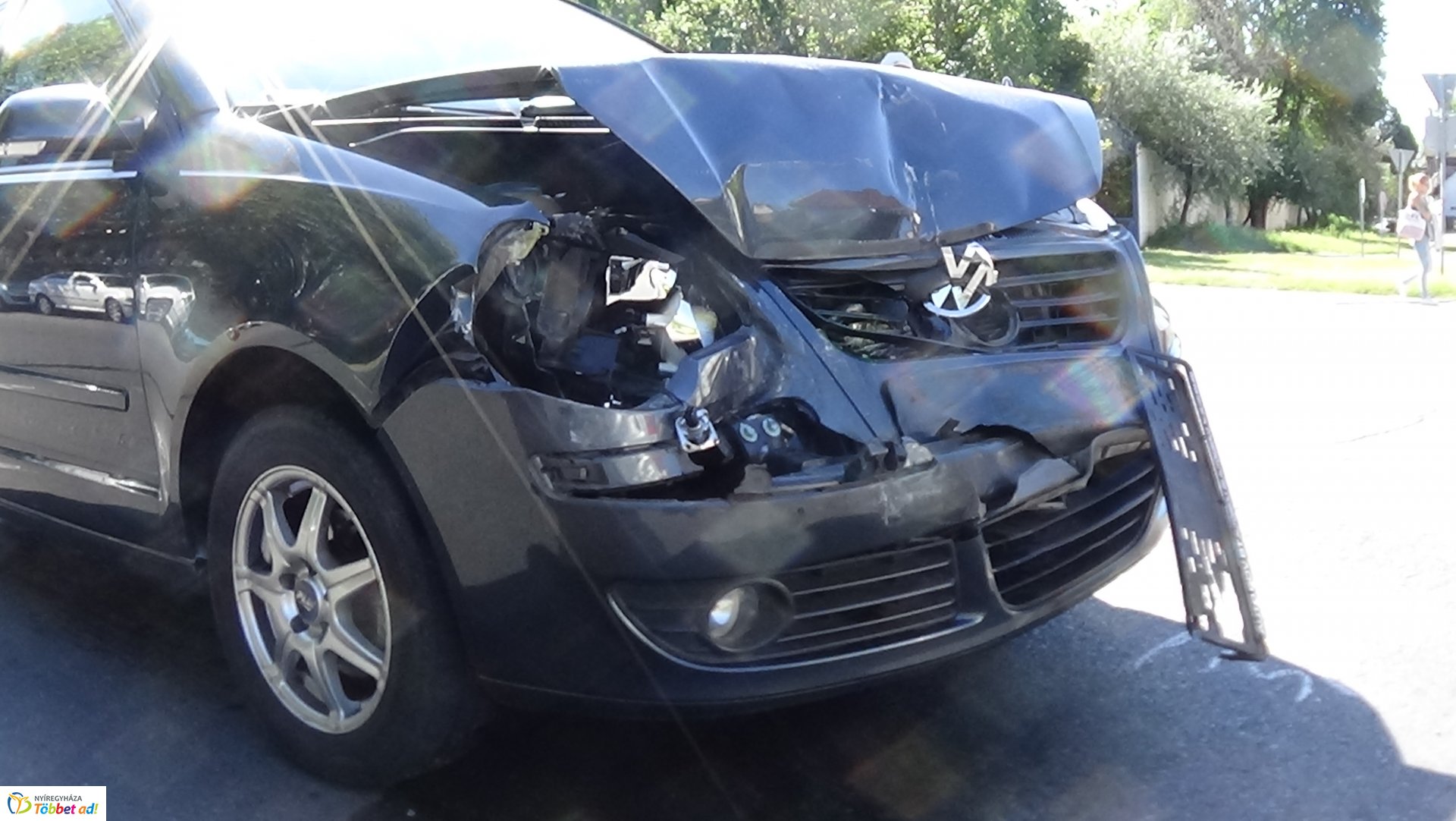 Két autó ütközött a Szegfű utcán szerda délelőtt