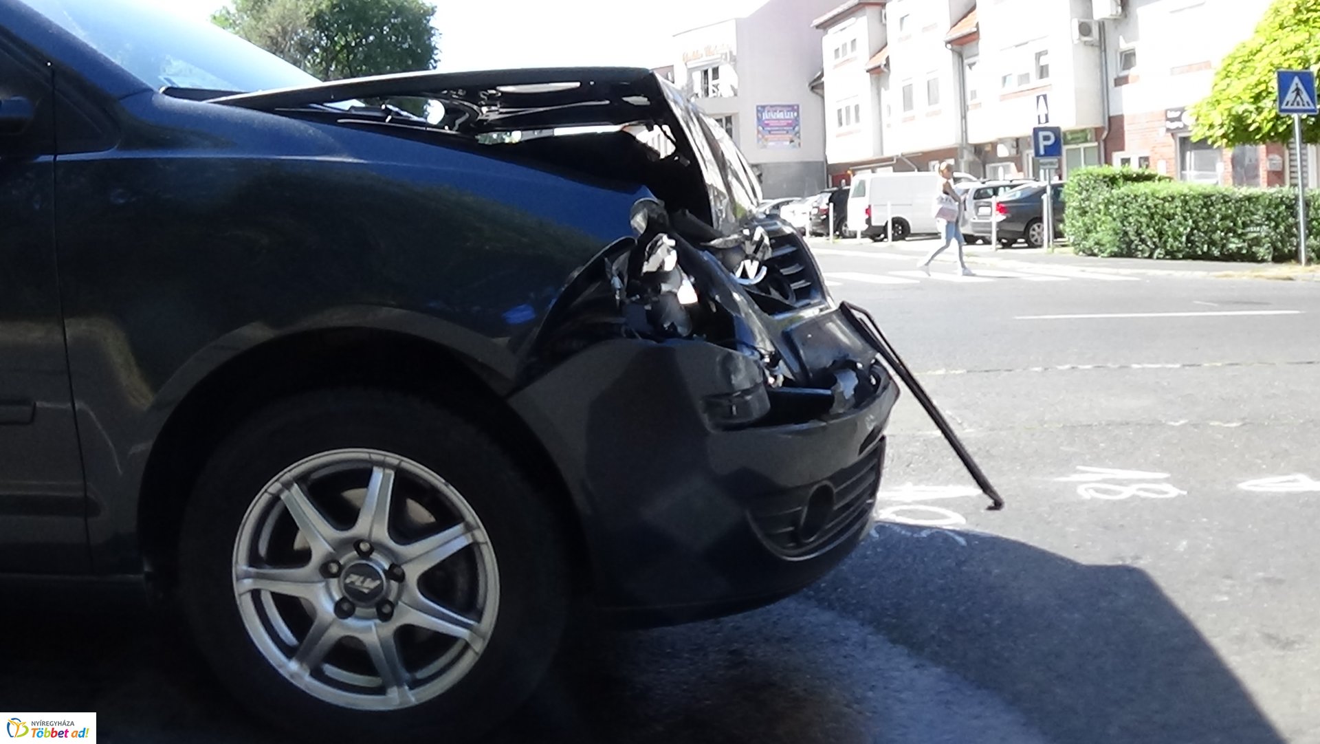 Két autó ütközött a Szegfű utcán szerda délelőtt